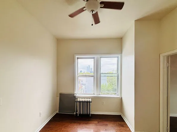 966 Summit Avenue image 9 of 9