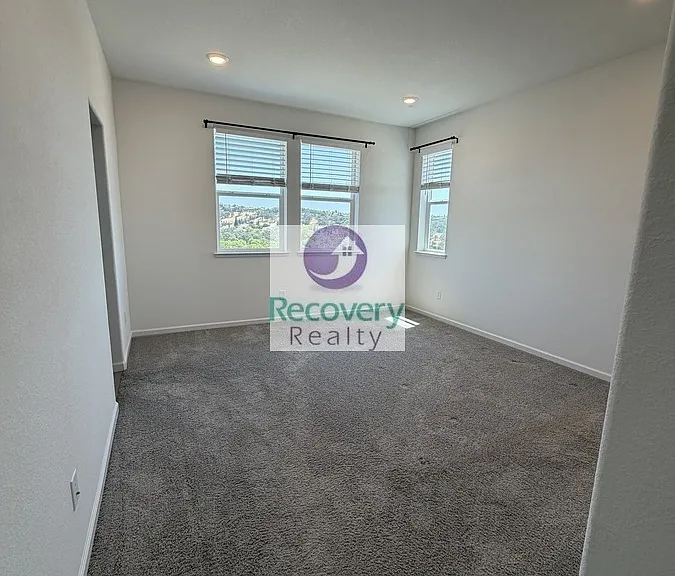 621 Tower Ct — Photo 15