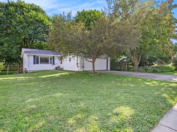 90 E Muskegon St, Kent City, MI 49330