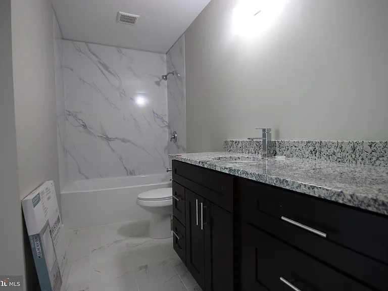 228 Spring House Ln — Photo 12