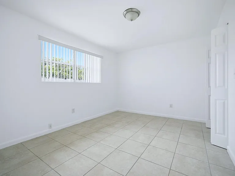 750 NW 56th St #4 — Photo 10