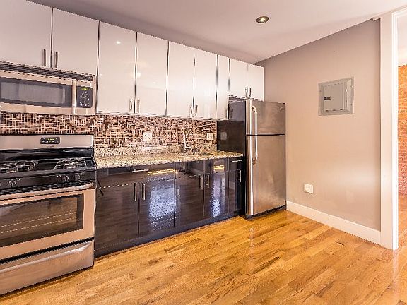 4th image of 164 Sherman Ave #28