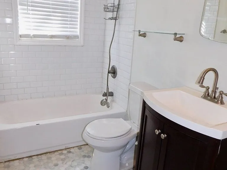 818 E Washington St — Photo 7