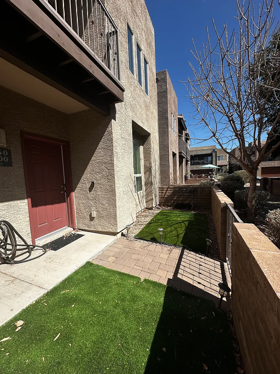 Building Photo - 4150 N Thurston Ln #100