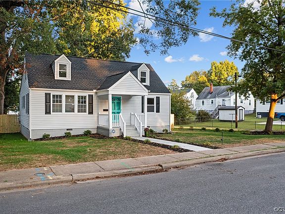 4th image of 105 Bland St