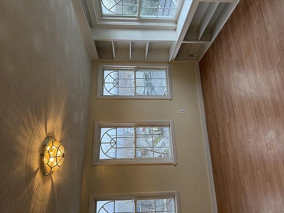 5th image of 108 N 11th Ave APT 2