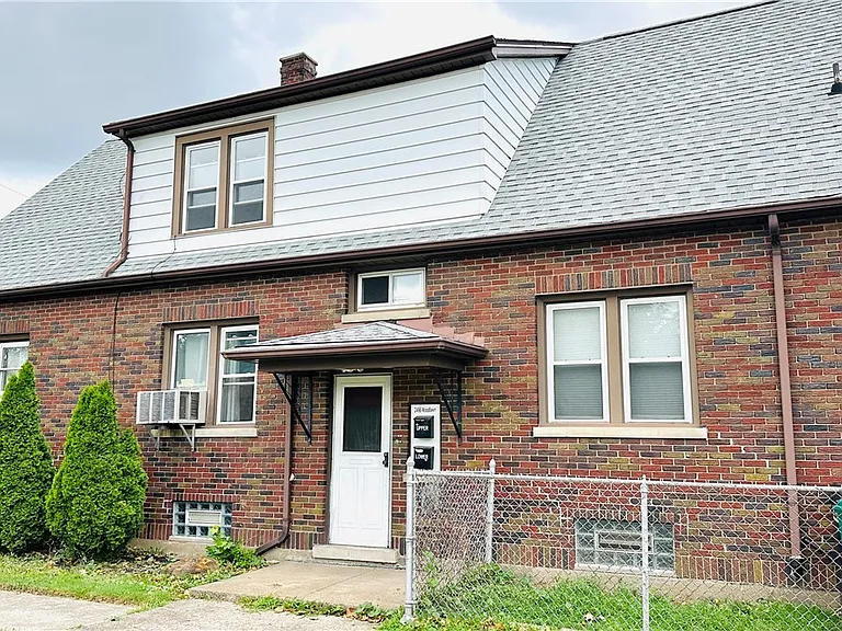 2498 Woodlawn Ave #UPPER — Photo 2