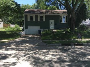 3916 8th St, East Moline, IL 61244