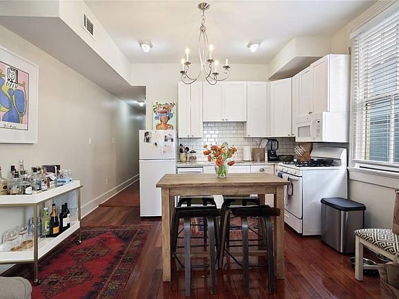 4th image of 2036 Prytania St Unit 1
