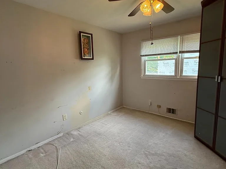 43 Jonathan Dr — Photo 18