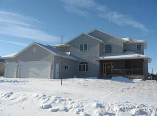 914 Orchard Heights Ct, Faribault, MN 55021