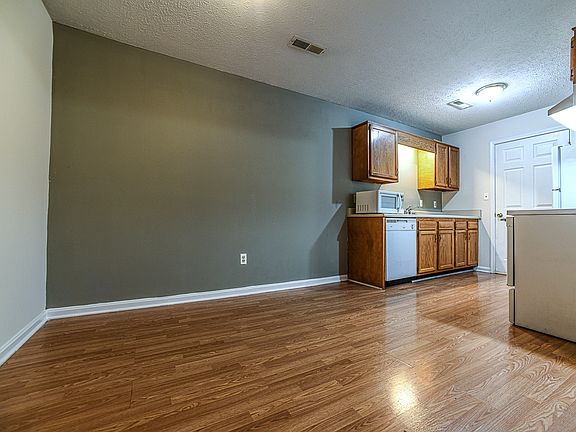 3rd image of 118 Edgewood Dr #22