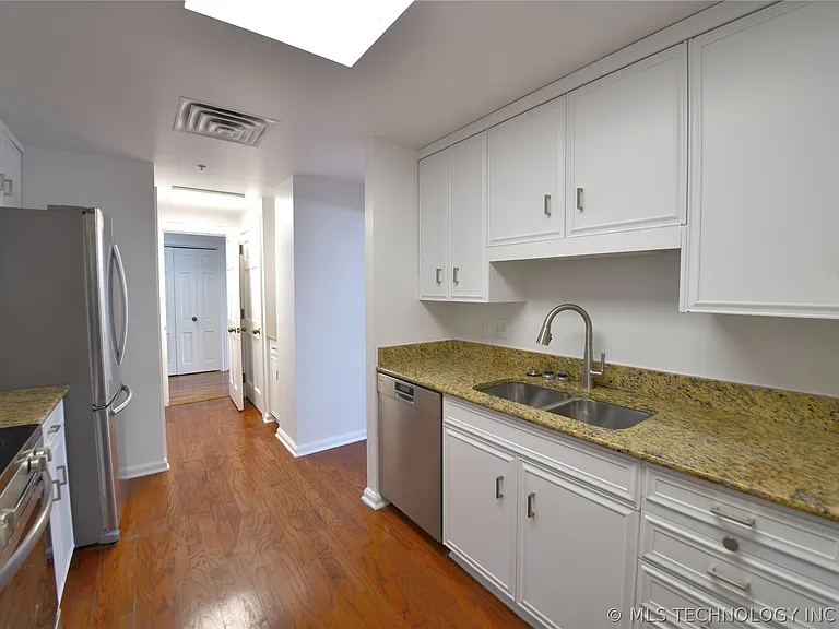 2121 S Yorktown Ave #602 — Photo 6