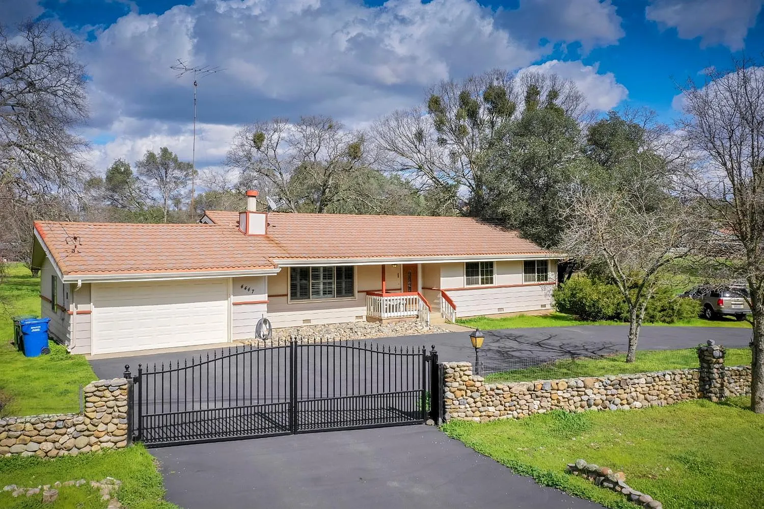 4447 Baldwin Ln photo 1