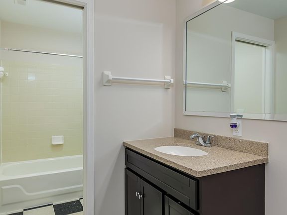 2nd image of 304-5316 Savoy Ct