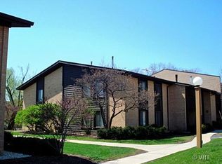 6157 Knoll Way Dr APT 201, Willowbrook, IL 60527