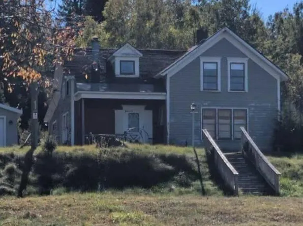 907 Lalley Rd, Iron River, MI 49935