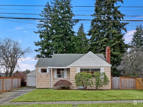 13715 Ashworth Avenue N, Seattle, WA 98133