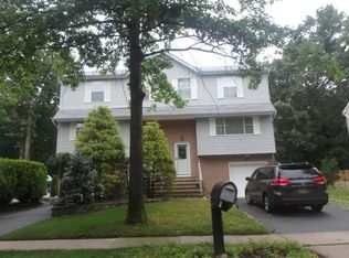22 Dortmunder Dr, Manalapan, NJ