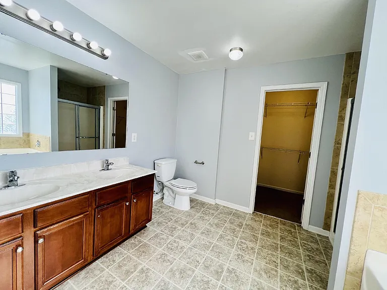 641 Hogart St — Photo 14