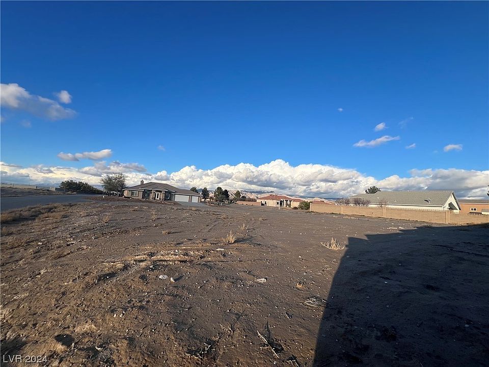 2nd image of 4601 Parkwood Dr