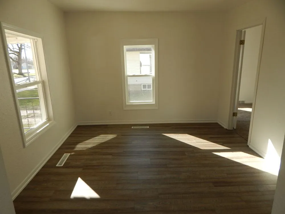 4 bed, 1301 sqft, $1,300 — Photo 3
