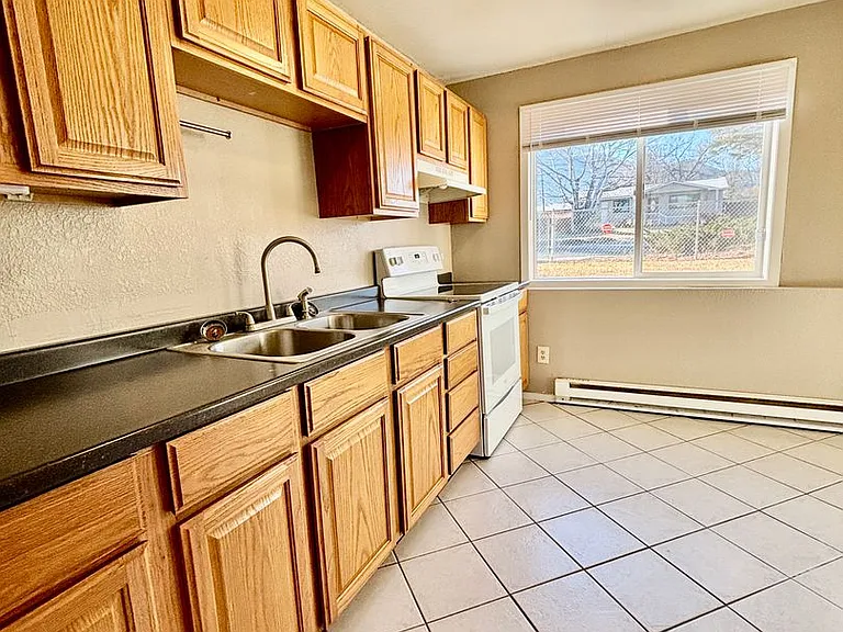 1828 Waukesha Ave — Photo 2