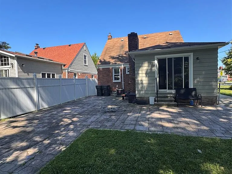 28025 Joan St — Photo 20