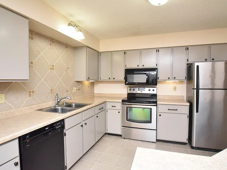 2501 Thomas Ct — Photo 7