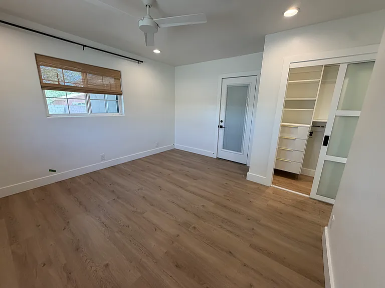 2135 E 10th St — Photo 14