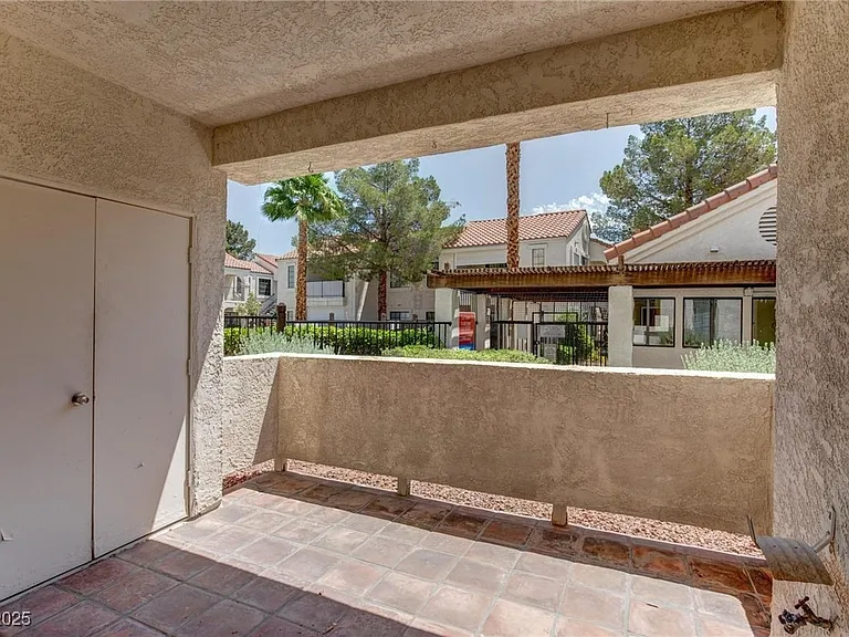 4860 Nara Vista Way — Photo 17