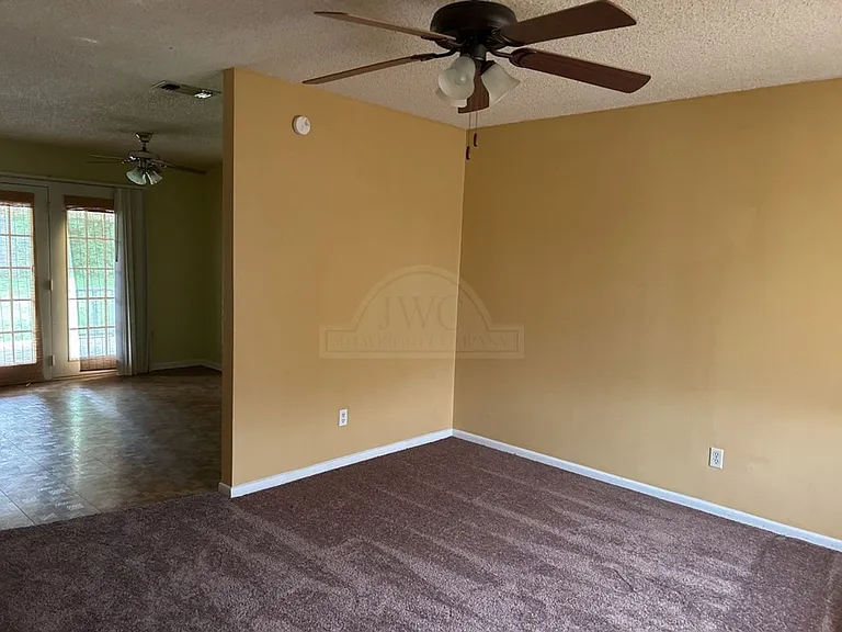 820 Michelle Dr — Photo 4