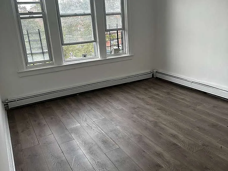 Bdrm 1 (Larger room)