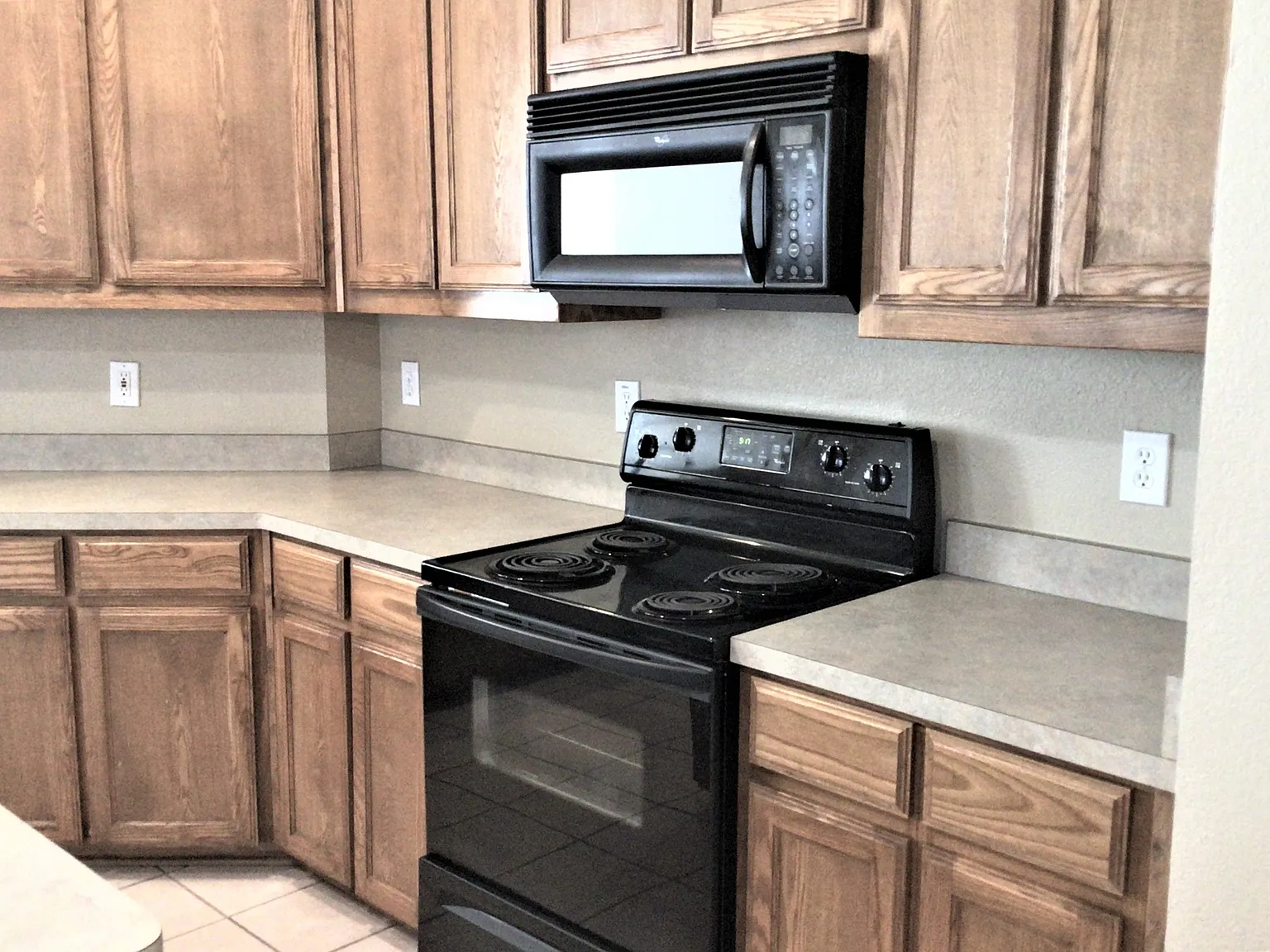 4 bed, 2.5 bath, 2508 sqft, $2,570 — Photo 3