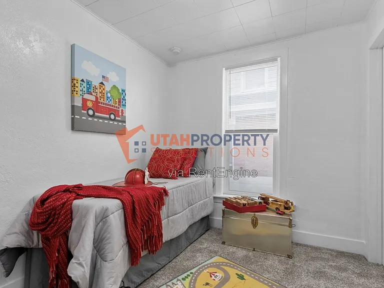 2263 S Green St — Photo 6
