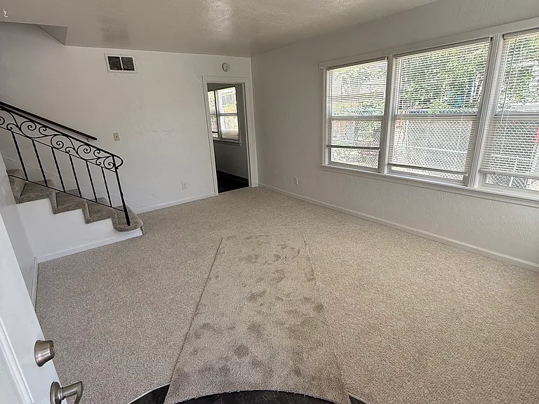 895 Locust St — Photo 2