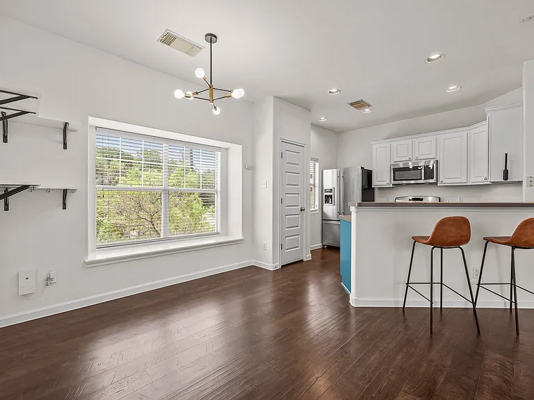 2821 Saville Loop — Photo 8
