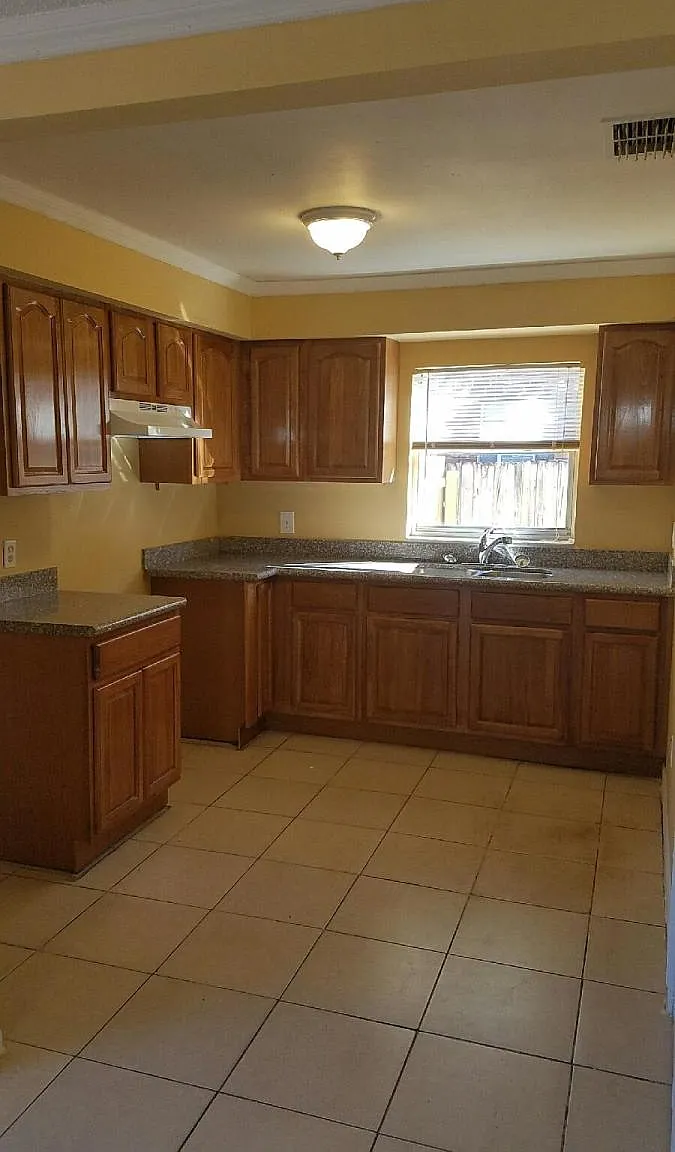 4 bed, 1504 sqft, $2,395 — Photo 3