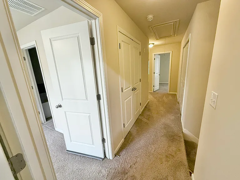 7075 Elmwood Ridge Ct — Photo 12