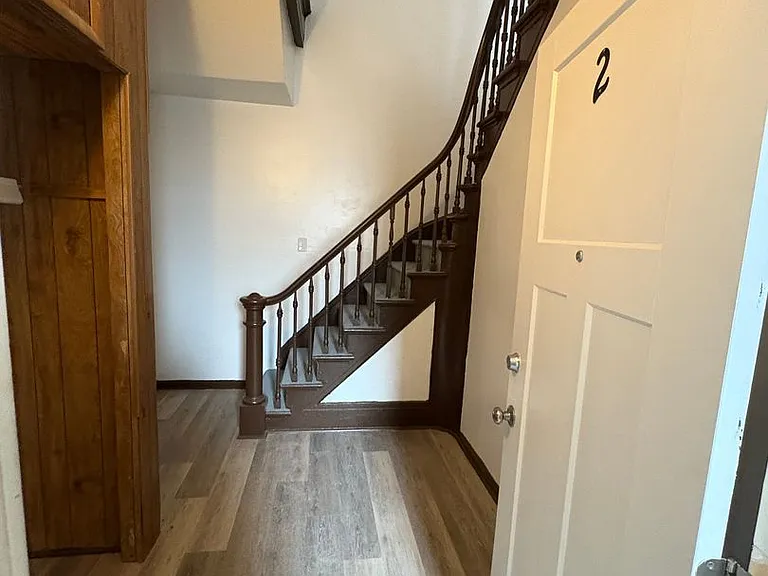 118 College Pl — Photo 2