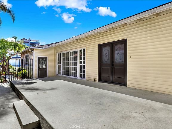 5th image of 7839 W 80th St