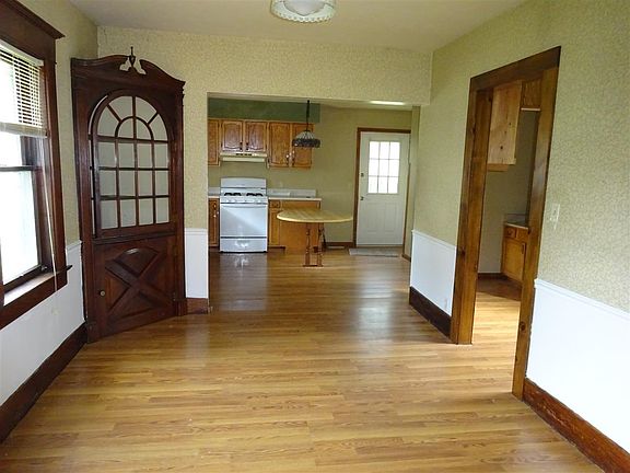 3rd image of 306 S Cottage Ave