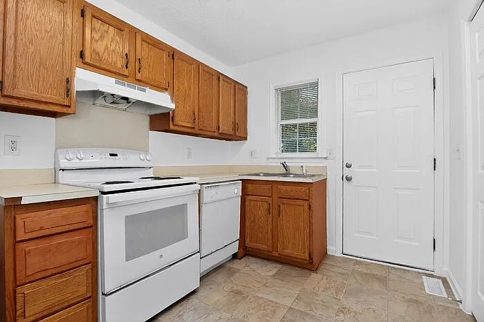 93 Sunderland Rd SW — Photo 11
