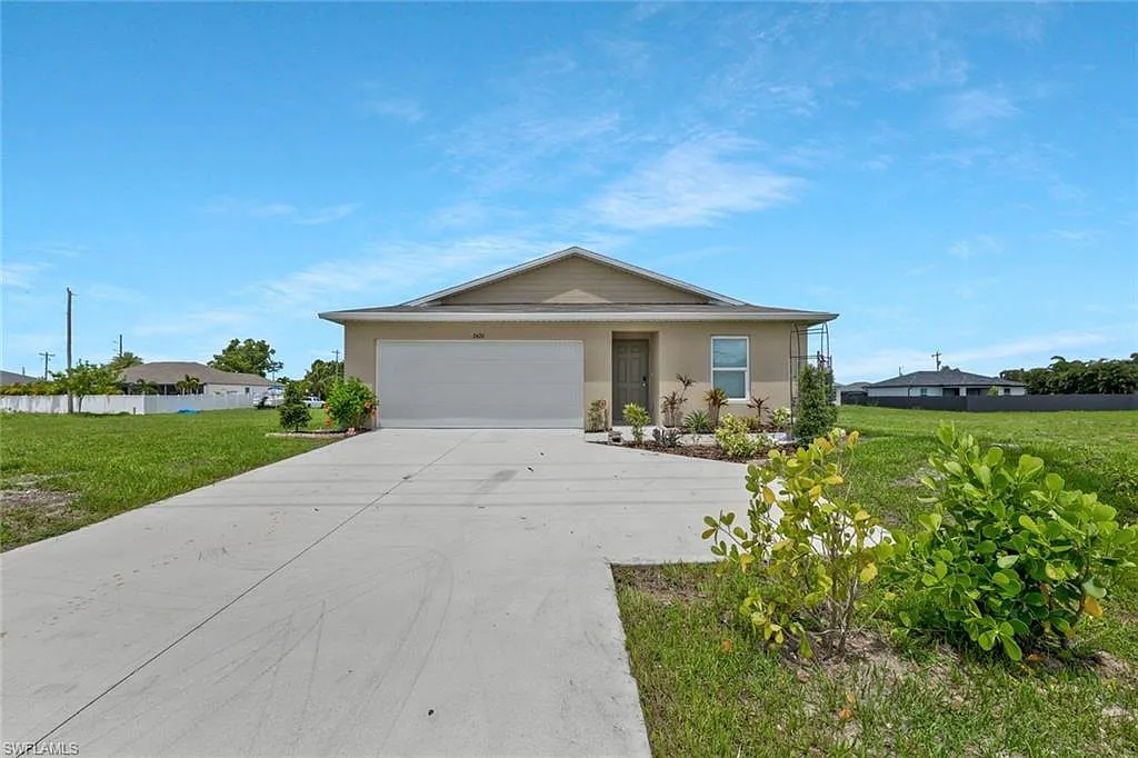 3 bed, 2.0 bath, 1246 sqft, $1,900 — Photo 3