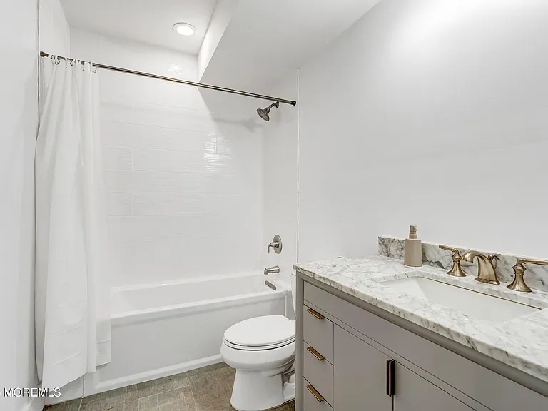450 Wells Ave — Photo 38