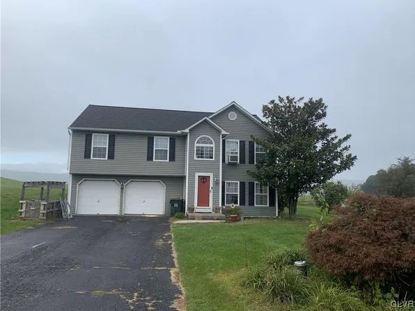 7716 Harbor Ln, Slatington, PA 18080