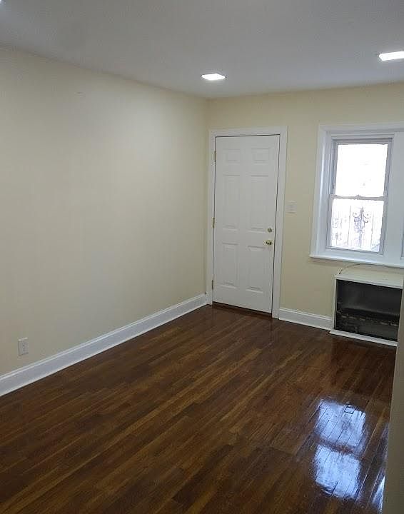 1st image of 10115 Seaview Ave