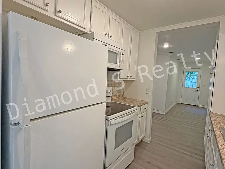 721 N Fulbright Ave — Photo 6