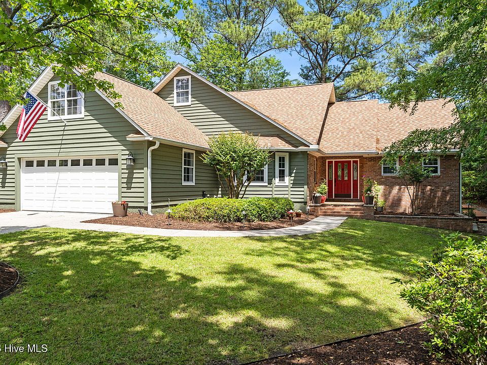 1st image of 2490 Glen Drive