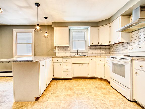 2nd image of 24 Washington Ave Floor 2